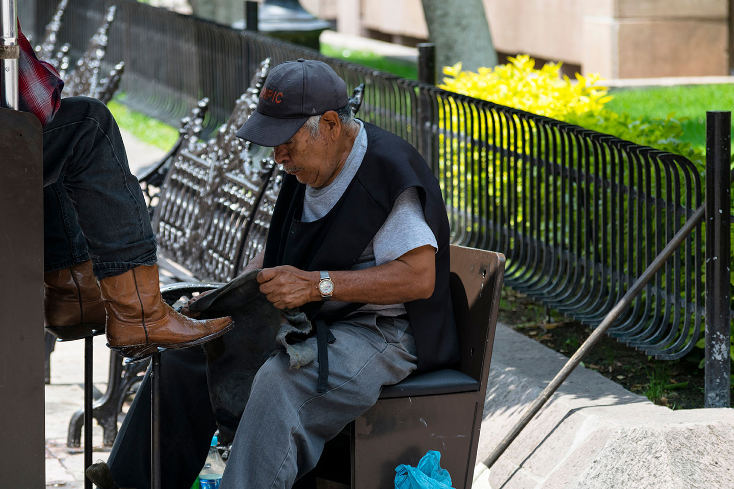 Boleros de León: Custodios de Tradición en la Capital del Calzado